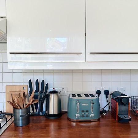 Portobello Dock Canalside Apartment لندن المظهر الخارجي الصورة