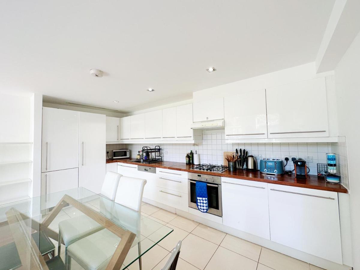 Portobello Dock Canalside Apartment لندن المظهر الخارجي الصورة