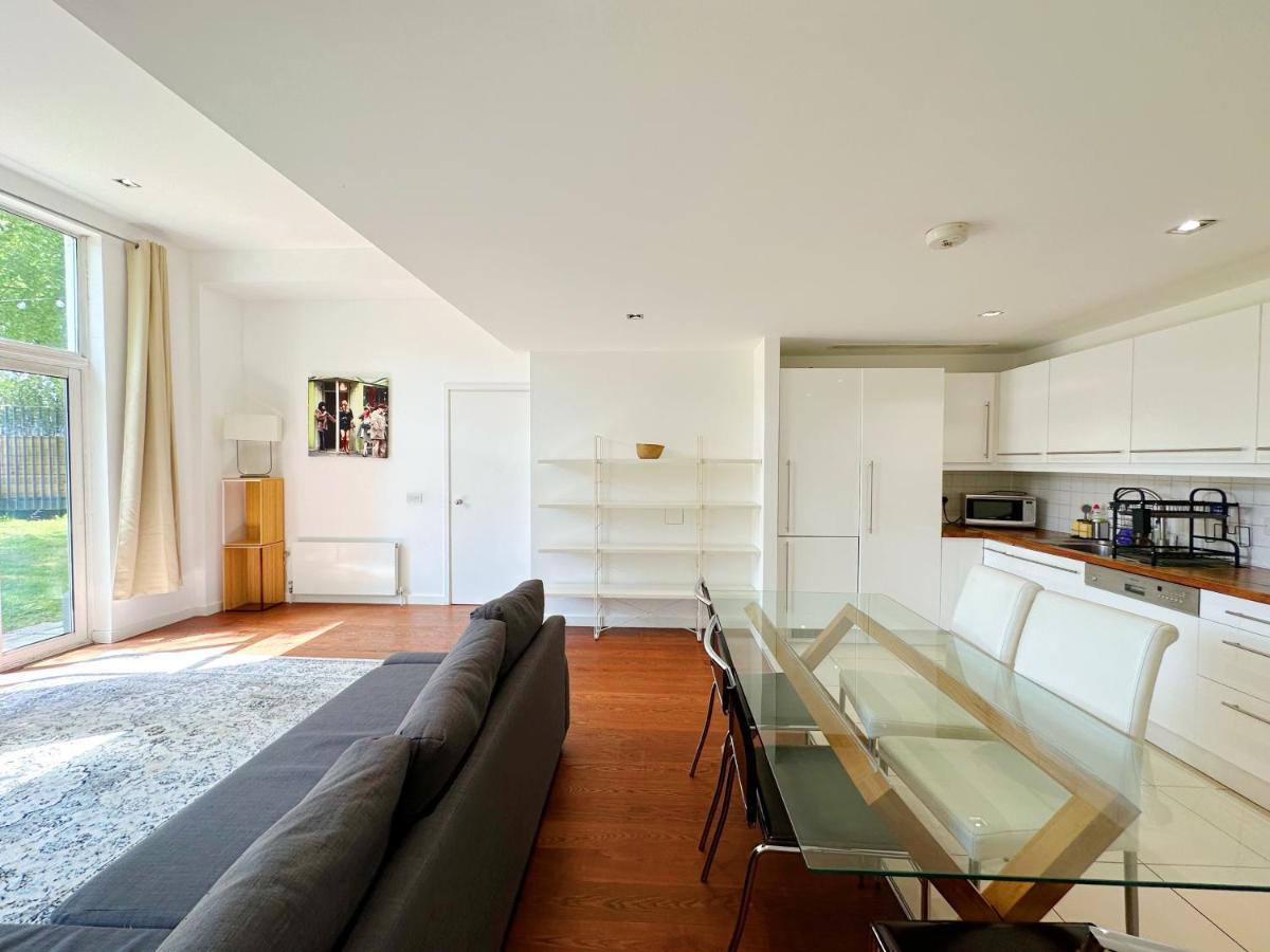 Portobello Dock Canalside Apartment لندن المظهر الخارجي الصورة