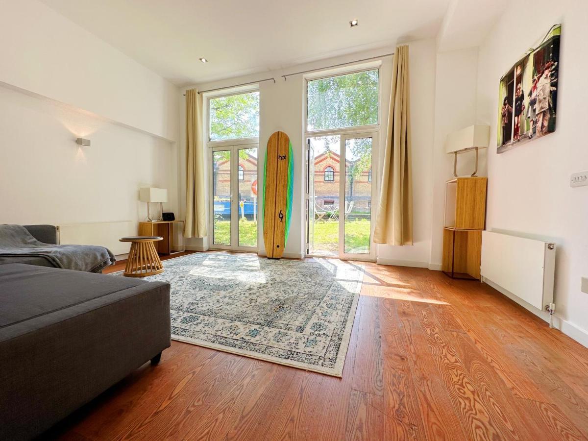 Portobello Dock Canalside Apartment لندن المظهر الخارجي الصورة