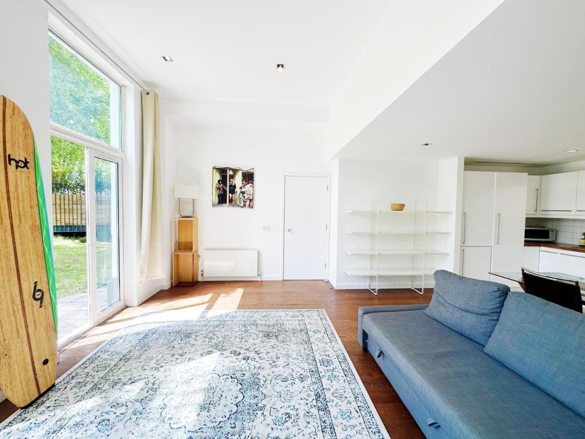 Portobello Dock Canalside Apartment لندن المظهر الخارجي الصورة